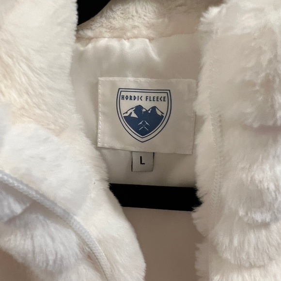NWT NORDIC FLEECE Faux Fur Vest Size L - Picture 4 of 4